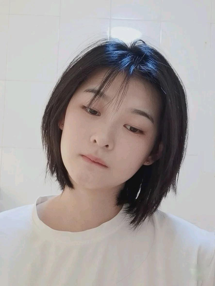最新女士短发发型指南，轻松展现时尚魅力！