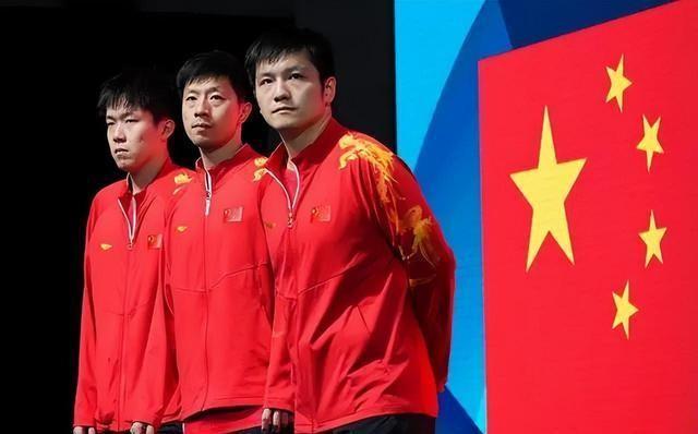 美国摔跤比赛热血瞬间，赛场激情不容错过！