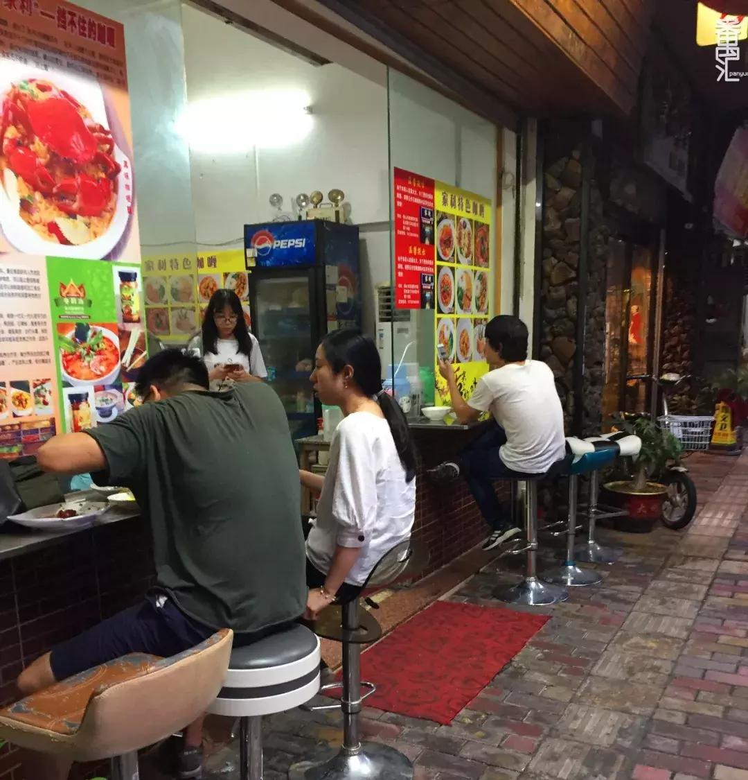 跳舞的线最新版本的独特魅力，小巷深处的舞蹈小店探索