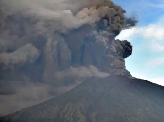 阿贡火山爆发实时更新，最新动态及影响分析